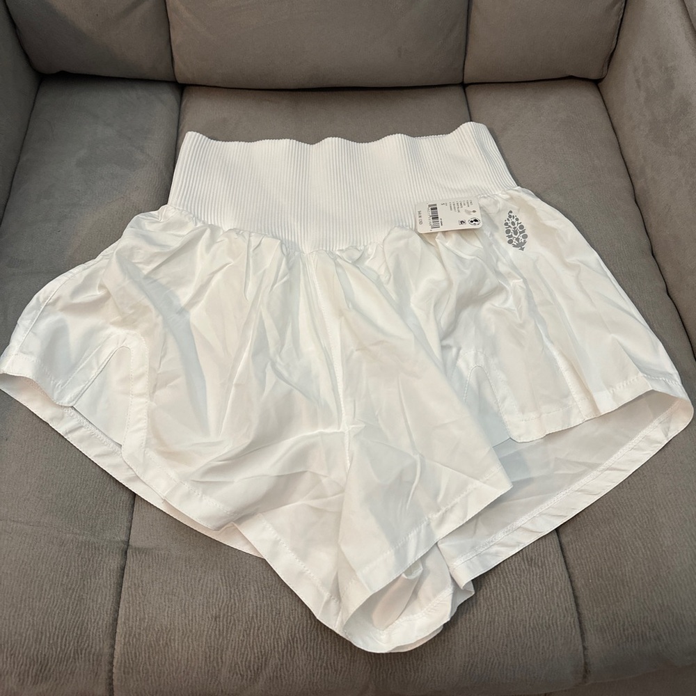 🚨 SOLD OUT COLOR ONLINE !!! Nwt free people Carpe Diem white‎ shorts - Picture 8 of 8